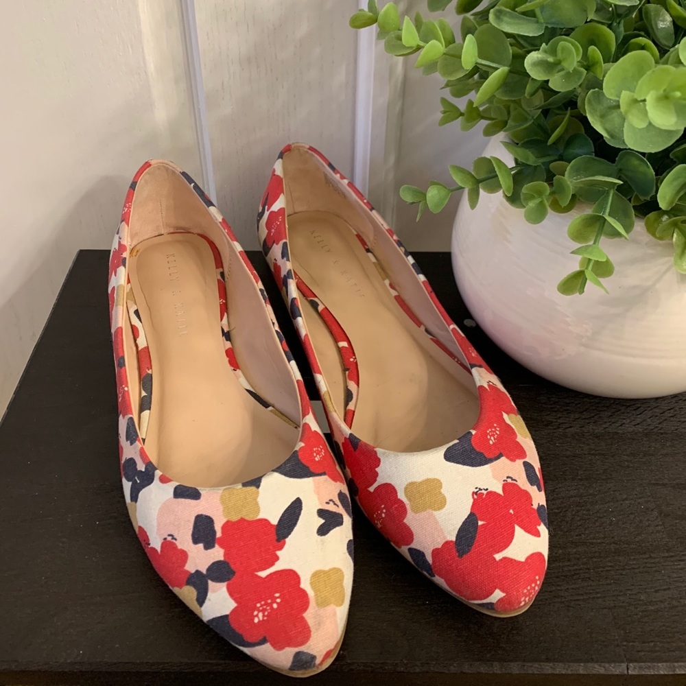 KELLY & KATIE DECTOIS RED FLORAL FLATS